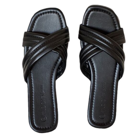 NIB Wild Diva Lounge IRA-30 Black Strappy Sandals.  Size 6 - Picture 1 of 6